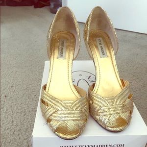 Steve Madden gold faux snake skin peep toe 8.5